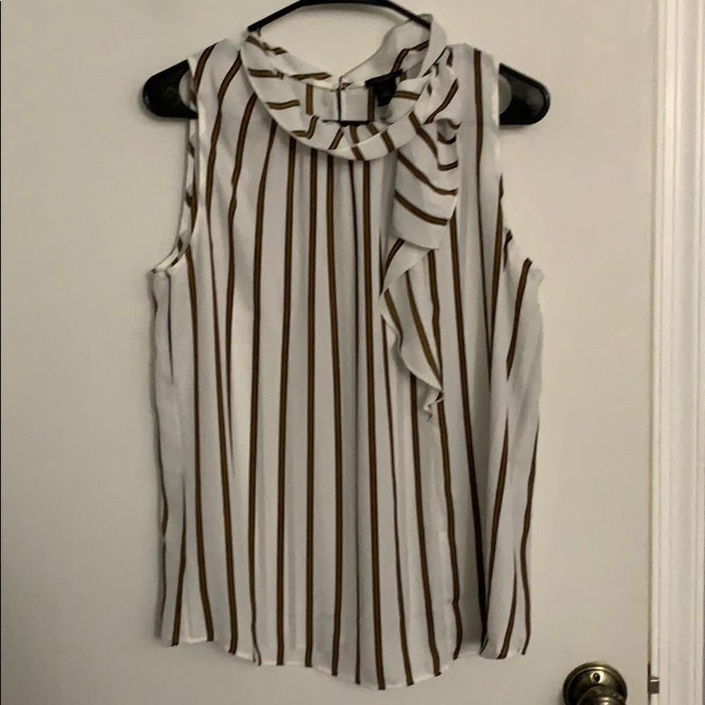 Women’s wear to work sleeveless top